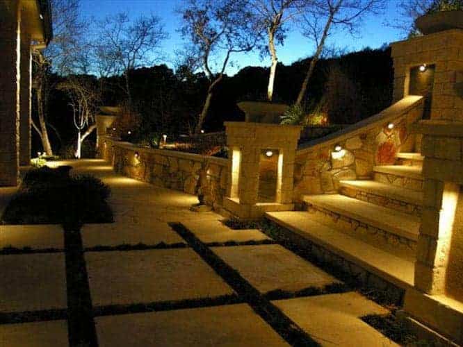 Đèn LED trang trí bậc thềm sân vườn